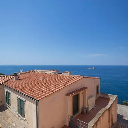 Vakantiehuis La Del Faro - Helloelba Portoferraio